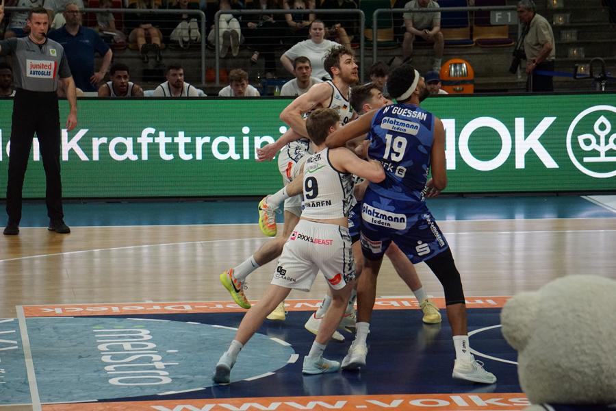 Playoff Halbfinale Heimspiel Eisbären : Hagen 85:80